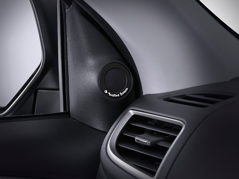 Mitsubishi Pajero Sport Rockford Fosgate: SUV 7 chỗ cho các tín đồ của âm thanh Mitsubishi Pajero Sport Rockford Fosgate: SUV 7 chỗ cho các tín đồ của âm thanh